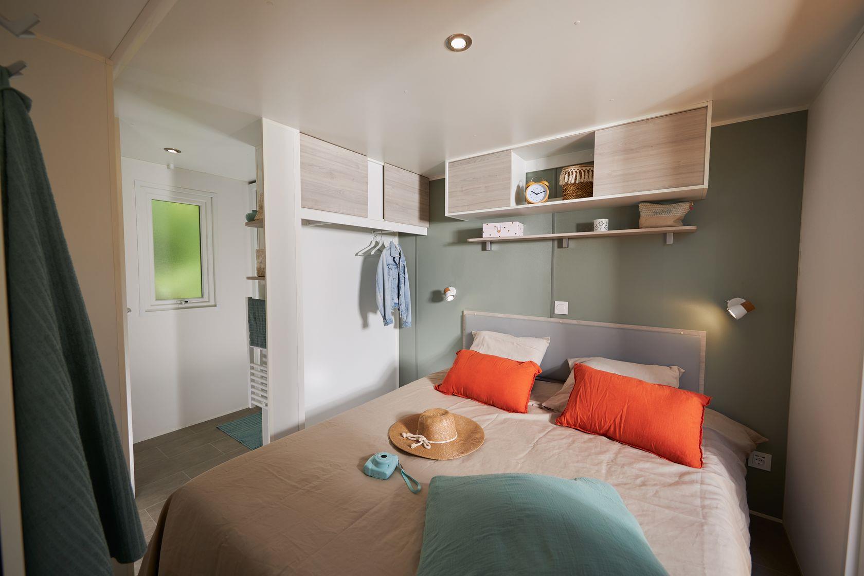 Camping-monte-ortu-new-mobile-home-seaview-slaapkamer