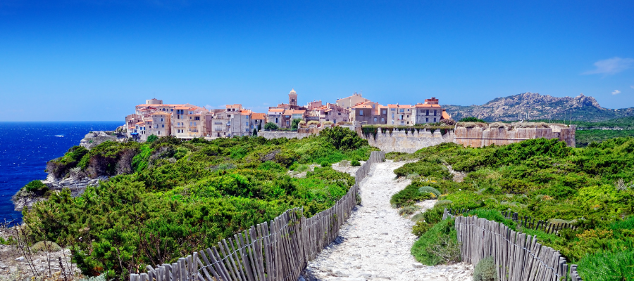 Wat is de beste tijd om te kamperen op Corsica (1)