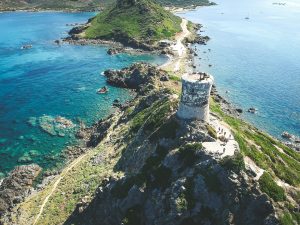 Hoe groot is Corsica?